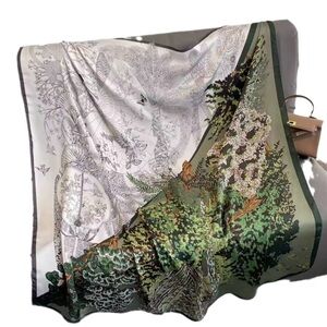 AQ/AQ Green and White Scarf